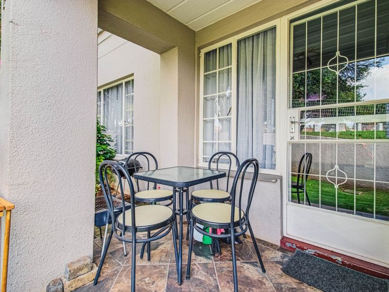 Chic Edenvale Townhouse with Secure Living - Photo 5