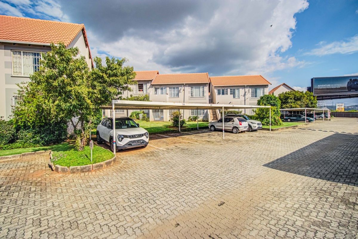 Chic Edenvale Townhouse with Secure Living - Photo 4