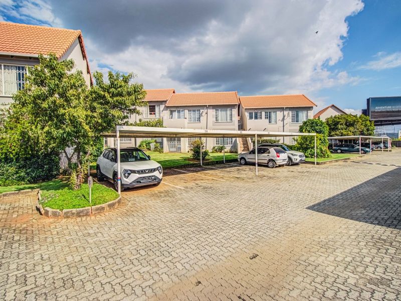 Chic Edenvale Townhouse with Secure Living - Photo 4