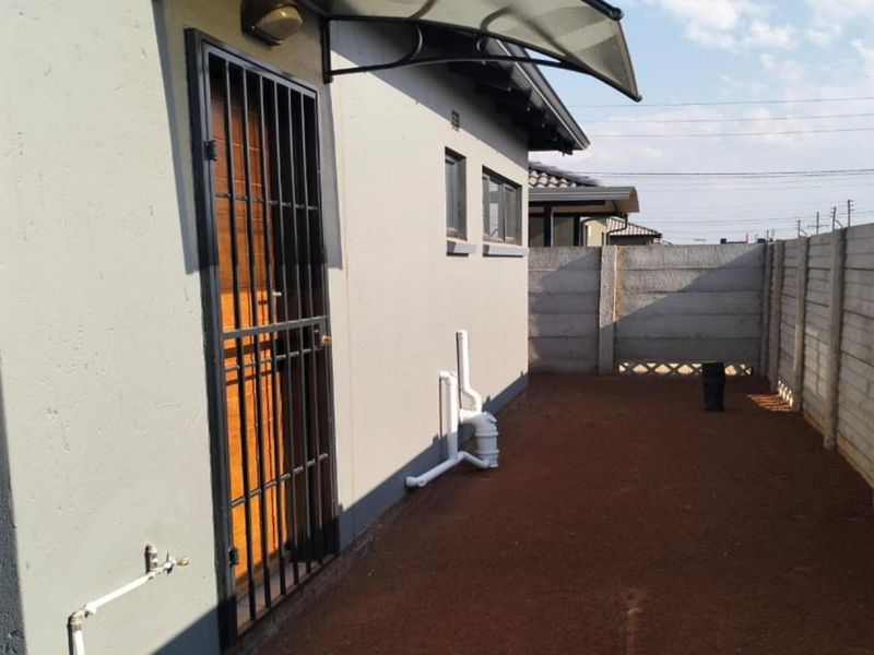 Two bedroom for sale at protea glen - Photo 3