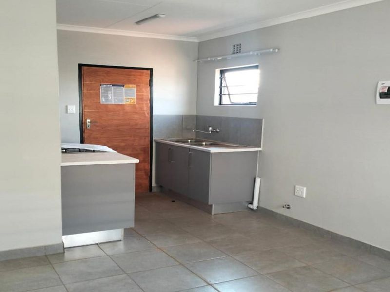 Two bedroom for sale at protea glen - Photo 6
