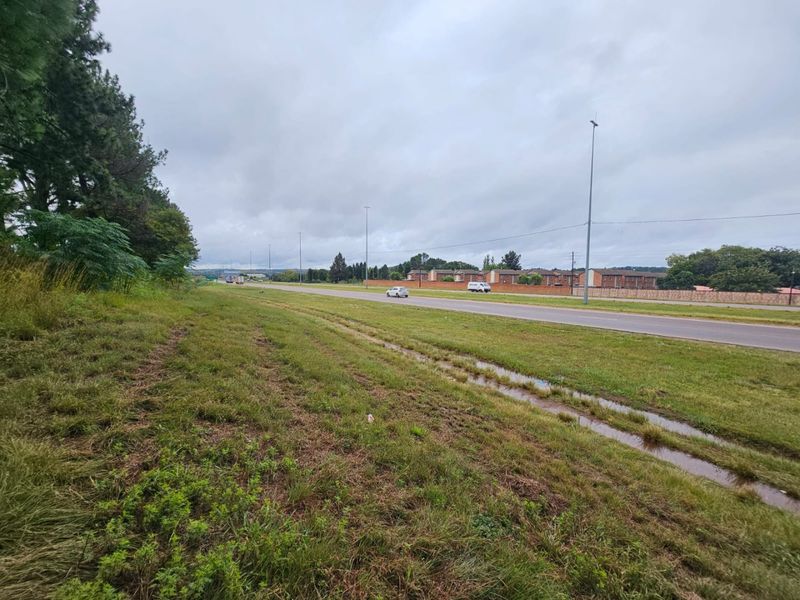 A view of the street frontage and adjacent road infrastructure bordering the vacant residential land.