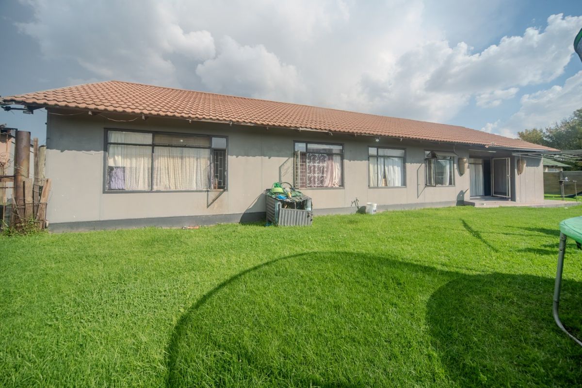 Priced to Sell | Large 891m2 Erf | Great Investment Opportunity - Photo 4