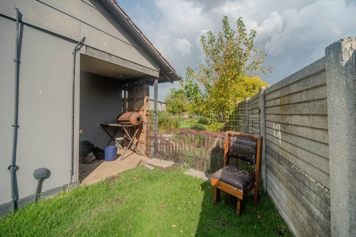 Priced to Sell | Large 891m2 Erf | Great Investment Opportunity - Photo 3