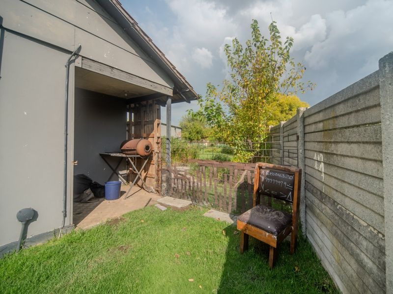 Priced to Sell | Large 891m2 Erf | Great Investment Opportunity - Photo 3