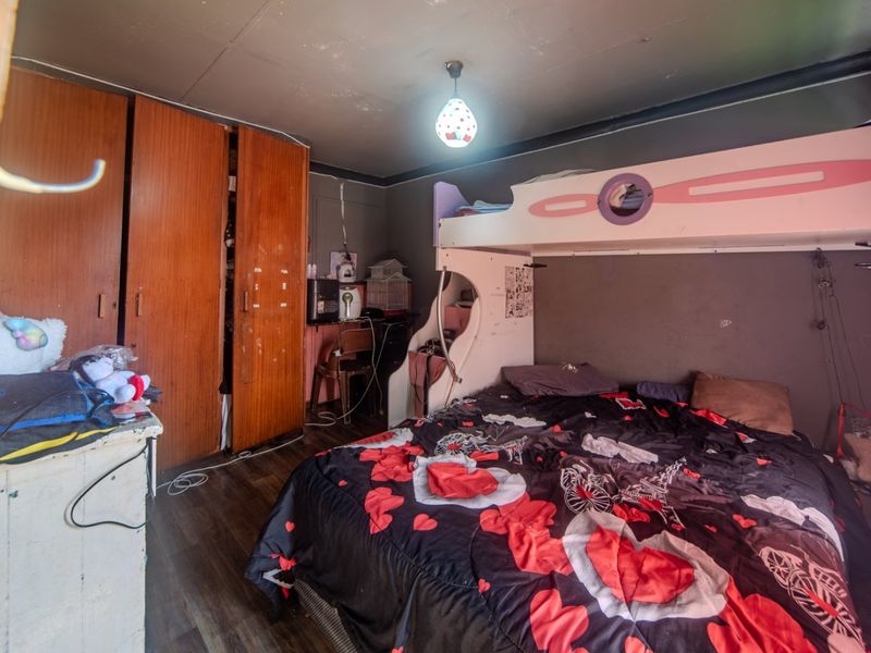 Priced to Sell | Large 891m2 Erf | Great Investment Opportunity - Photo 9