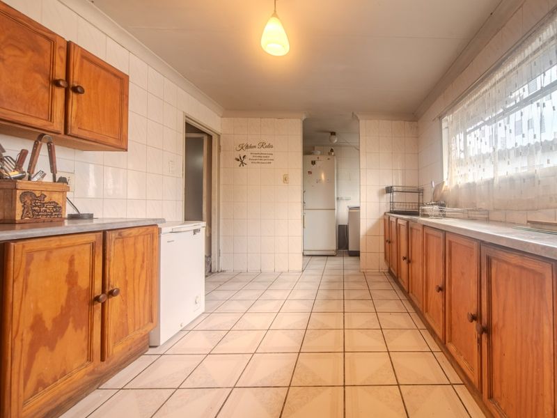 Priced to Sell | Large 891m2 Erf | Great Investment Opportunity - Photo 6