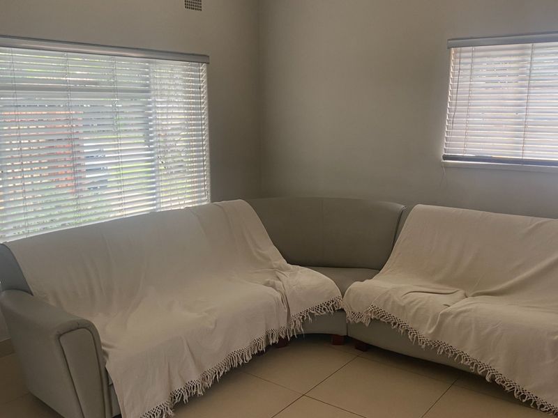 Move-in ready home with manageable garden - Photo 8