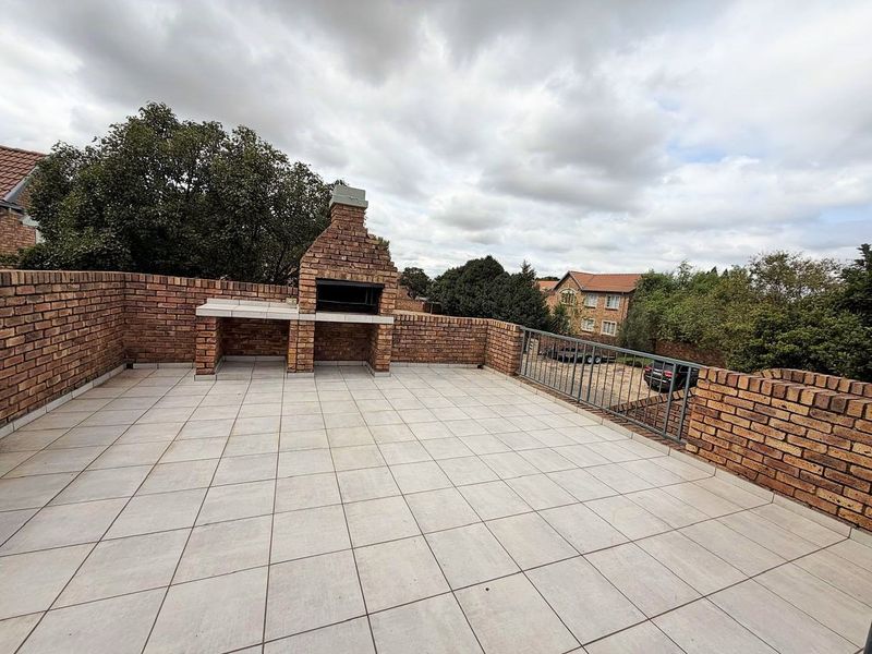 Modern Apartment with Solar Power ! - Photo 9