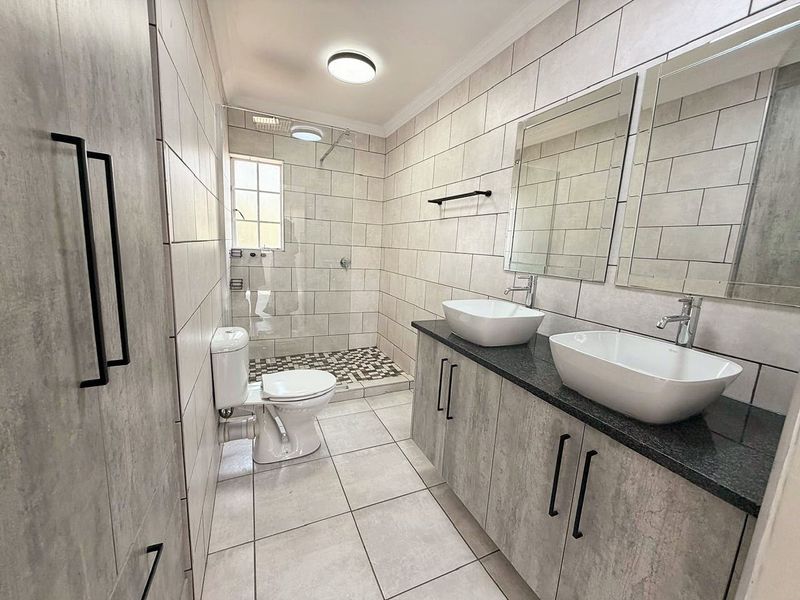 Modern Apartment with Solar Power ! - Photo 6