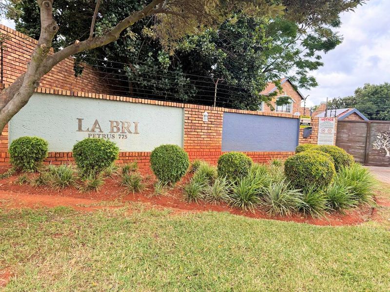 Modern Apartment with Solar Power ! - Photo 2