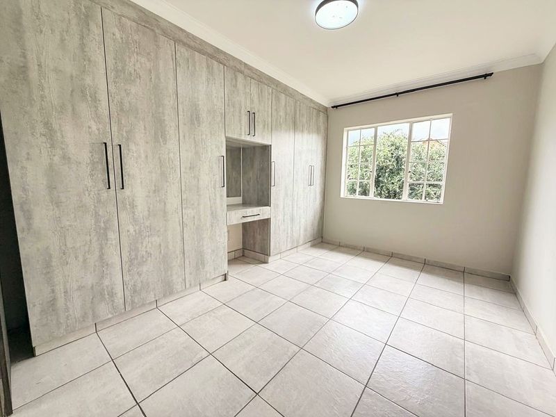 Modern Apartment with Solar Power ! - Photo 4