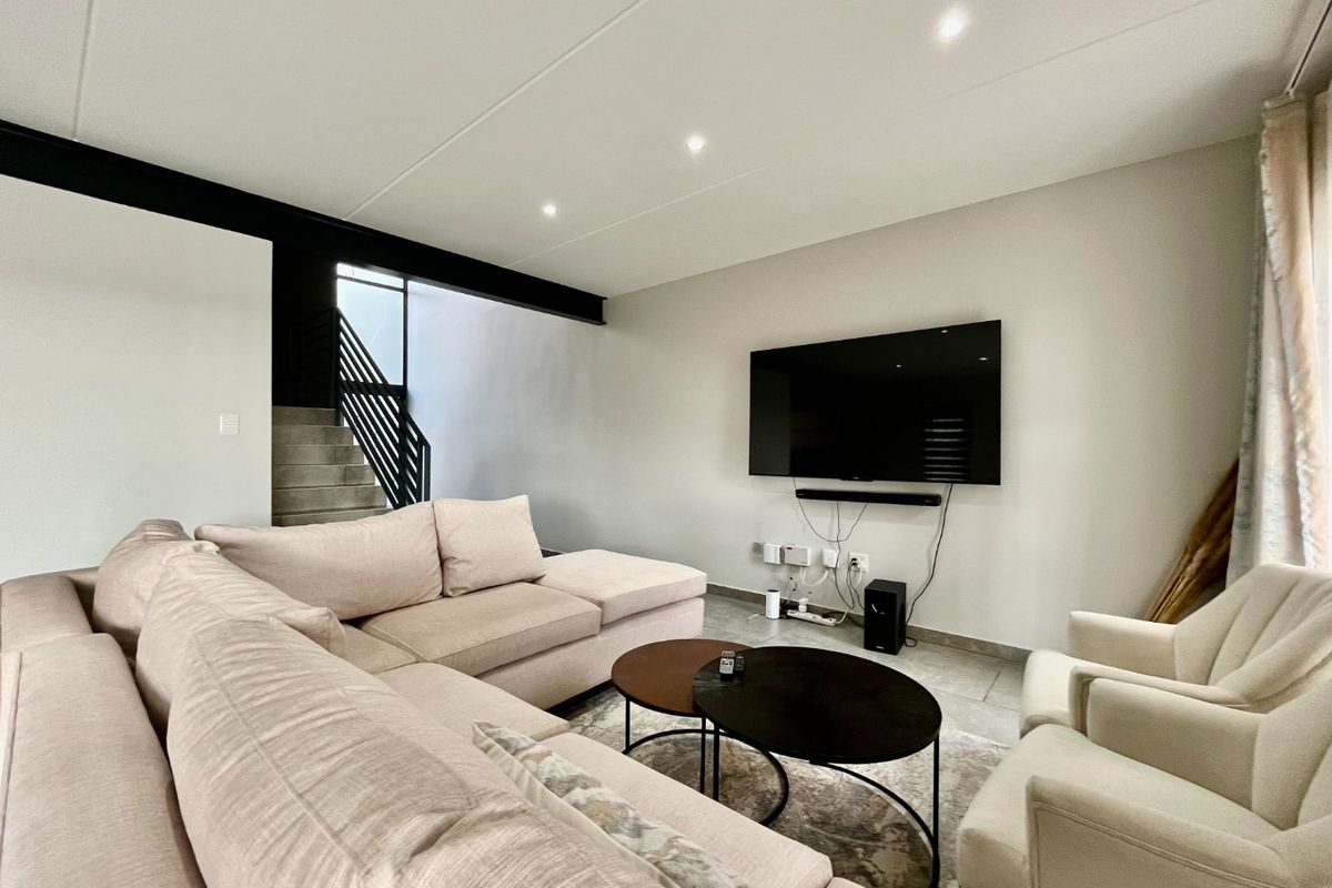 3 Bedroom 2.5 Bathroom House for Sale - Photo 5