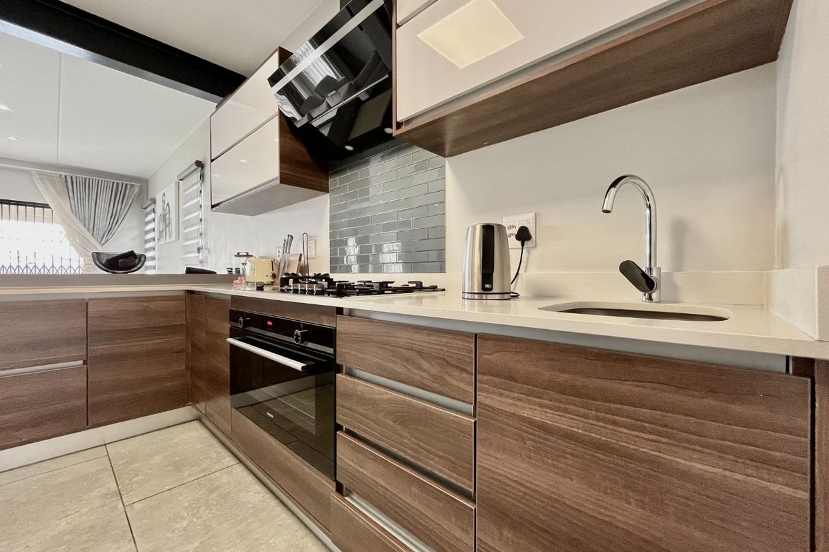 3 Bedroom 2.5 Bathroom House for Sale - Photo 3