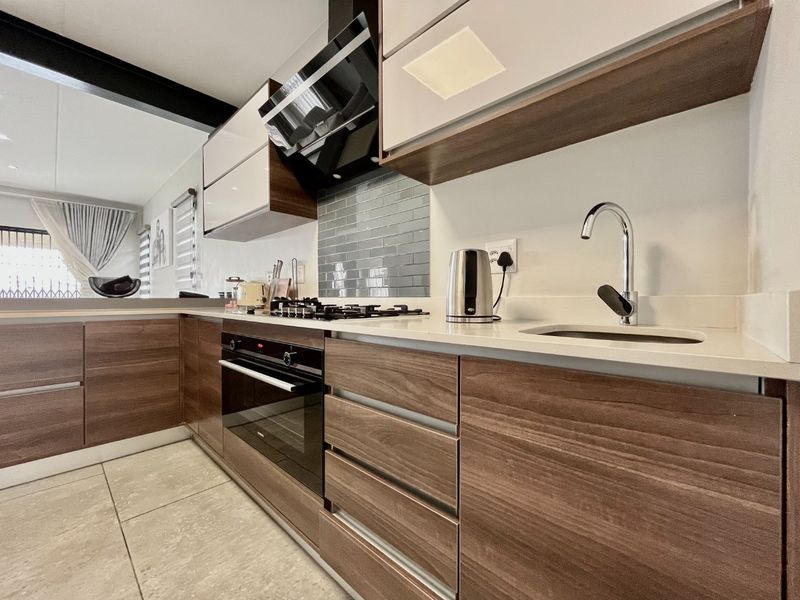 3 Bedroom 2.5 Bathroom House for Sale - Photo 3