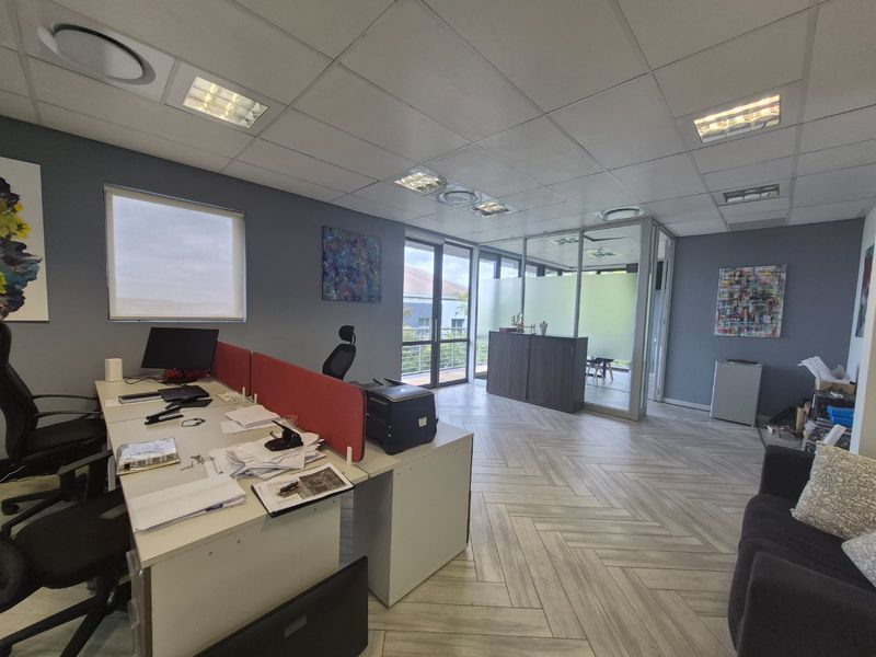 Premium Bryanston Office: AAA-Grade, Fully Fitted Entire Floor with Balcony & Backup Power - Photo 10