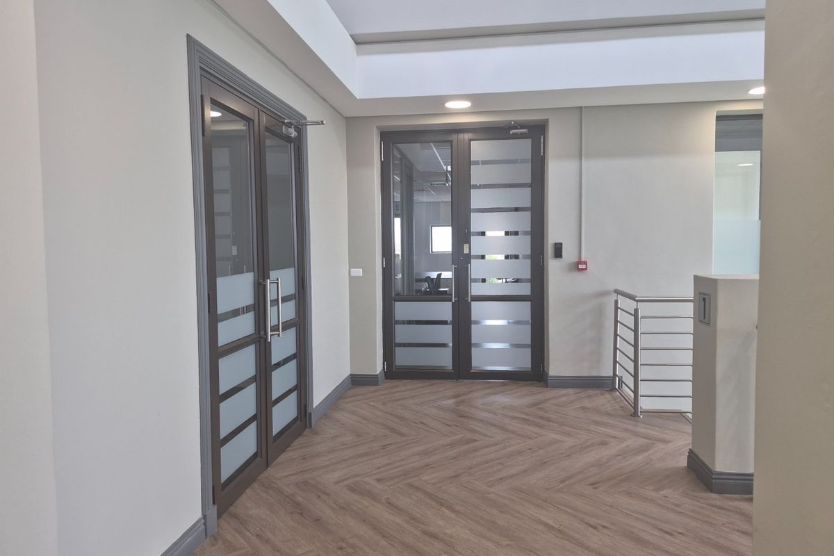 Premium Bryanston Office: AAA-Grade, Fully Fitted Entire Floor with Balcony & Backup Power - Photo 4
