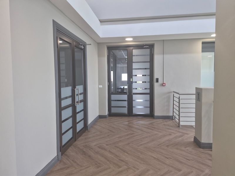 Premium Bryanston Office: AAA-Grade, Fully Fitted Entire Floor with Balcony & Backup Power - Photo 4
