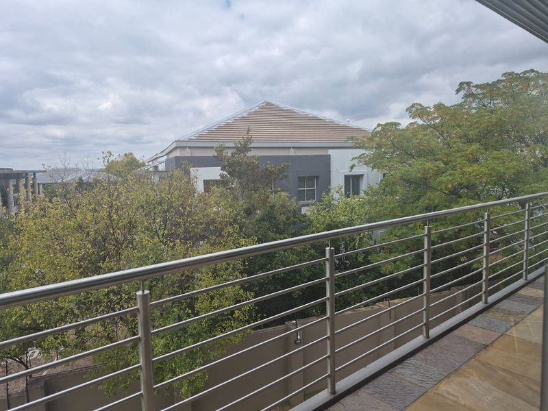 Premium Bryanston Office: AAA-Grade, Fully Fitted Entire Floor with Balcony & Backup Power - Photo 9