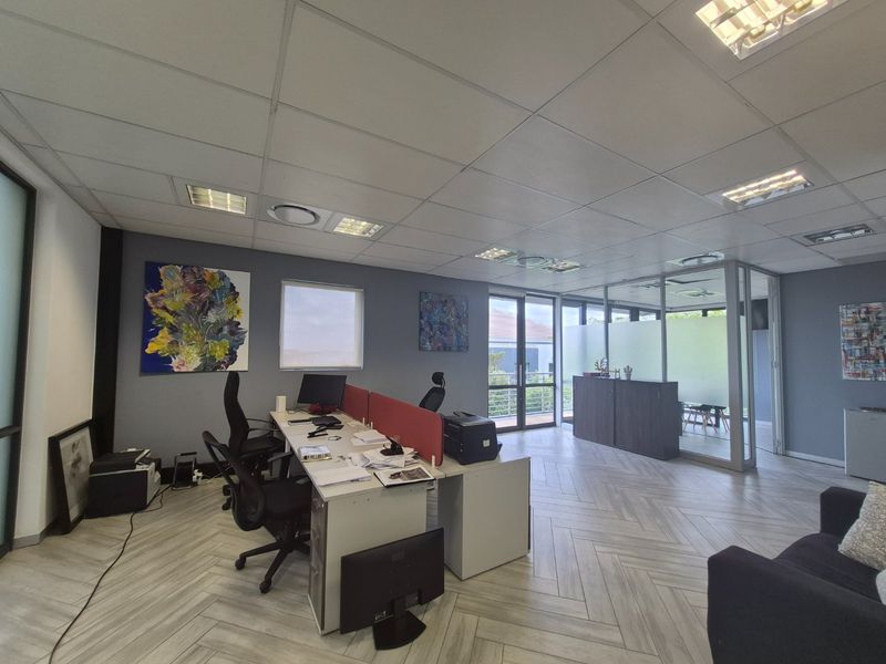 Premium Bryanston Office: AAA-Grade, Fully Fitted Entire Floor with Balcony & Backup Power - Photo 6
