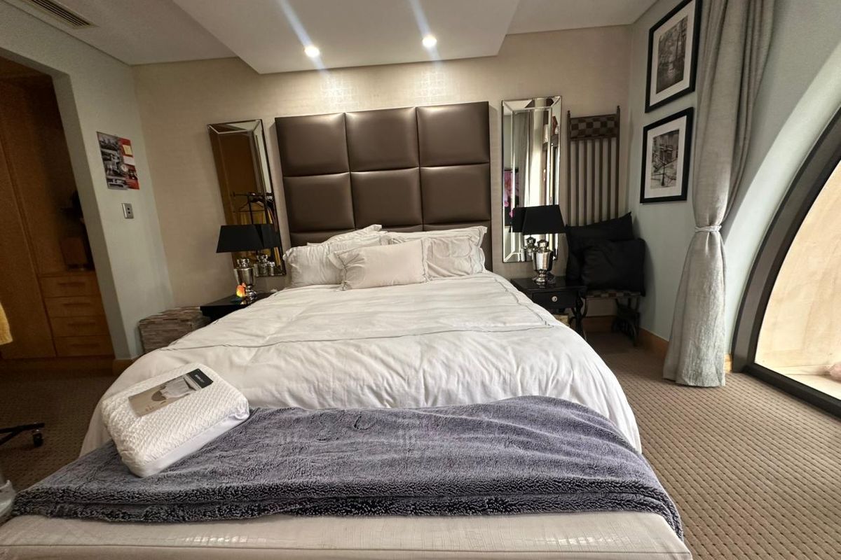 Spacious 1 bed 1 bath Penthouse Apartment - Photo 2