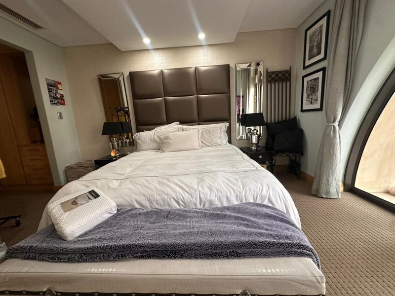 Spacious 1 bed 1 bath Penthouse Apartment - Photo 2