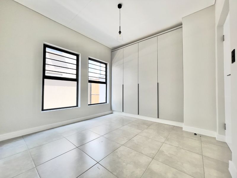 3 Bed 2 Bath Ground Floor For Rent - Photo 8