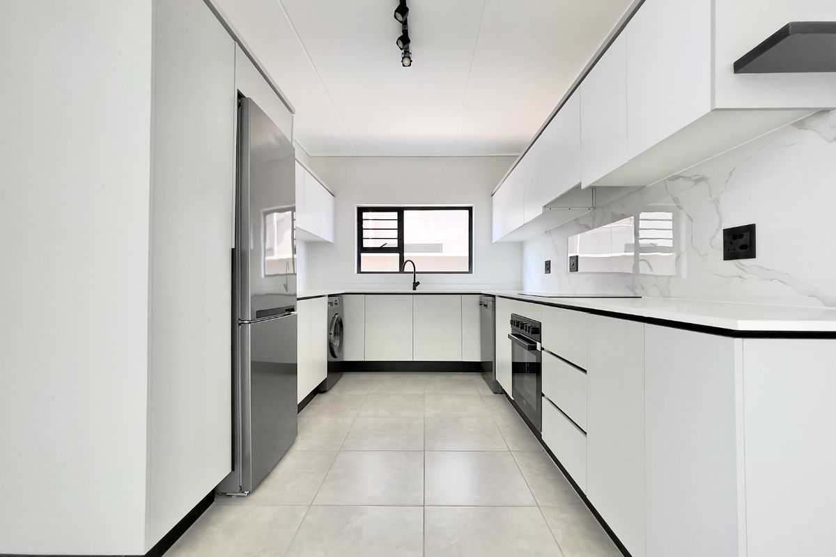 3 Bed 2 Bath Ground Floor For Rent - Photo 3