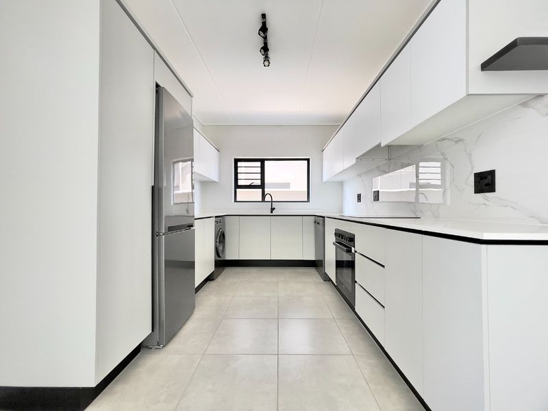 3 Bed 2 Bath Ground Floor For Rent - Photo 3