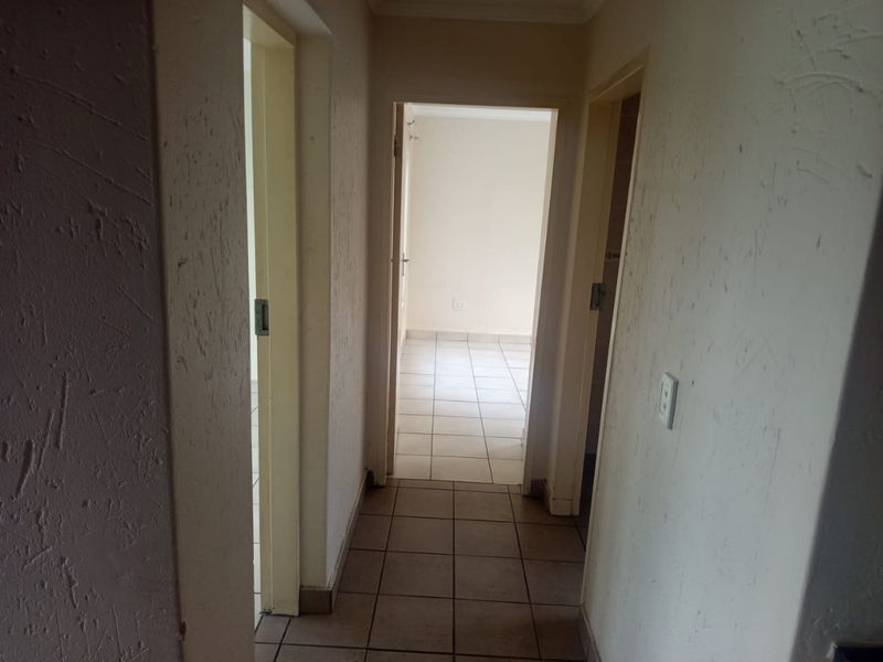 3 Bedroom 1 Bathroom Loft Apartment. - Photo 7