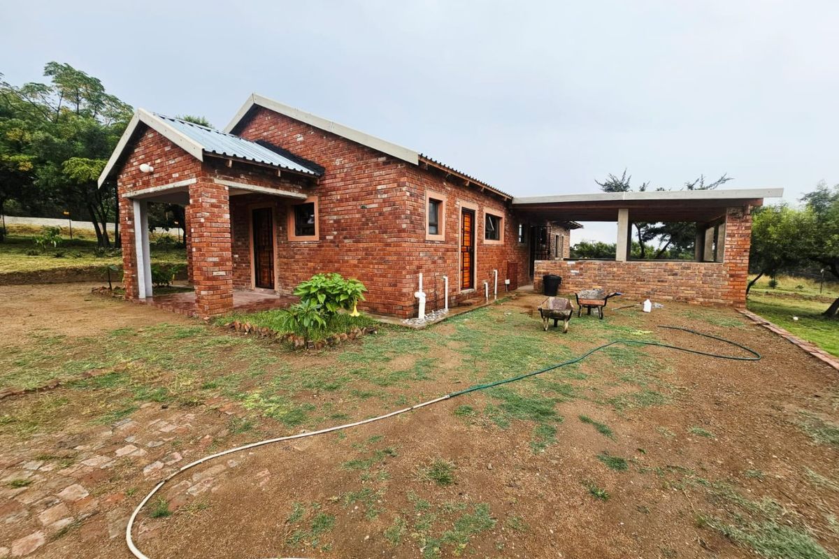 A Lovely 4 bedroom 2.5 bathroom house for rent on a plot in Laezonia  - Photo 4