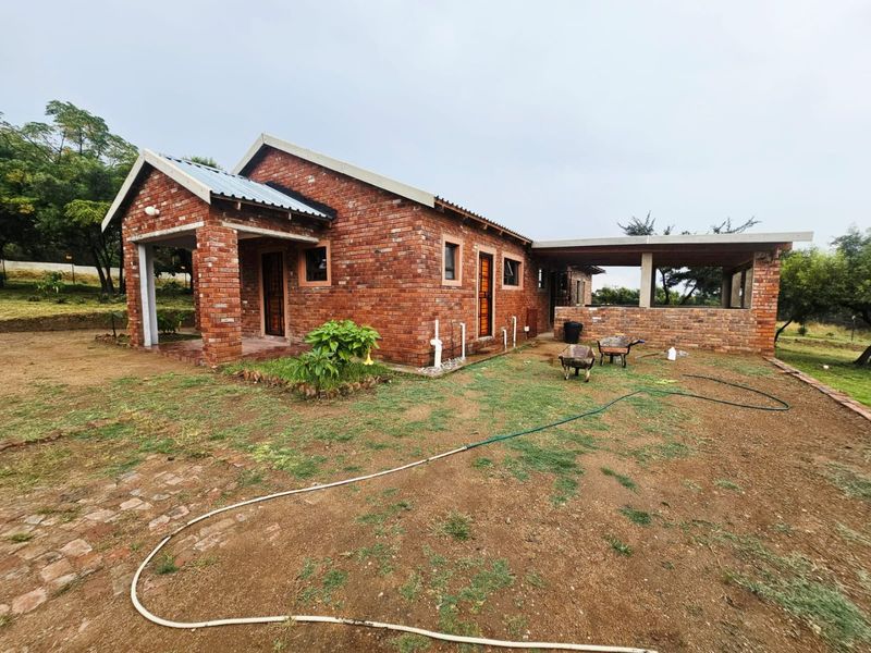 A Lovely 4 bedroom 2.5 bathroom house for rent on a plot in Laezonia  - Photo 4