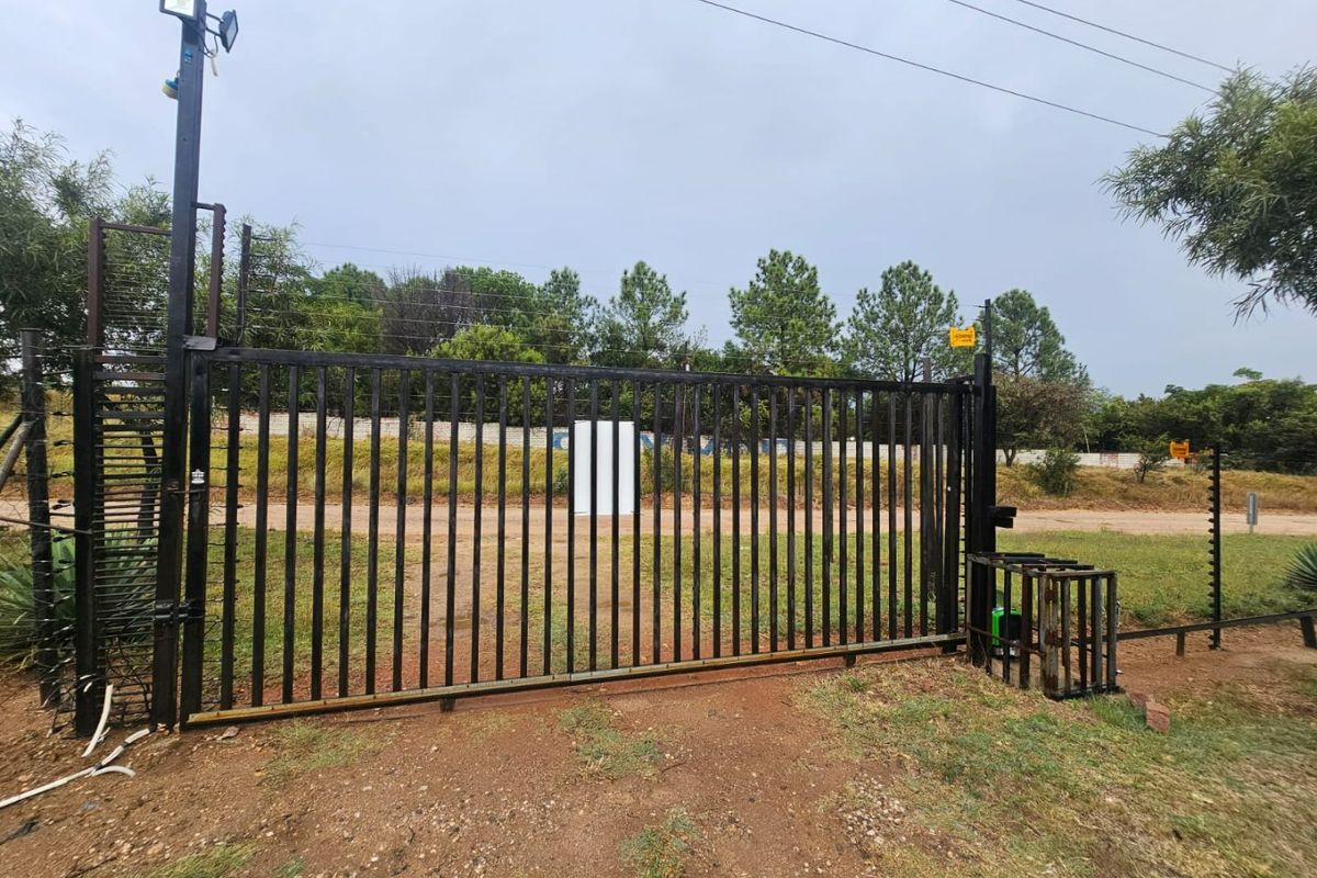 A Lovely 4 bedroom 2.5 bathroom house for rent on a plot in Laezonia  - Photo 2