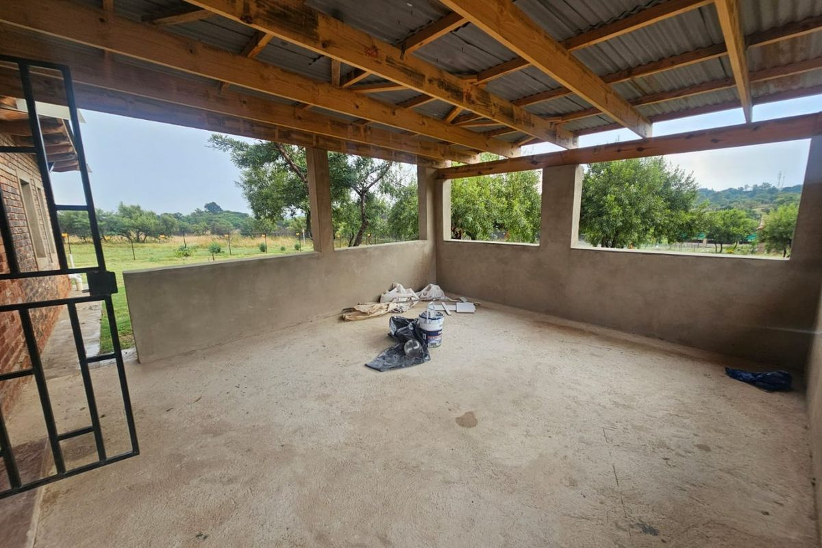 A Lovely 4 bedroom 2.5 bathroom house for rent on a plot in Laezonia  - Photo 5