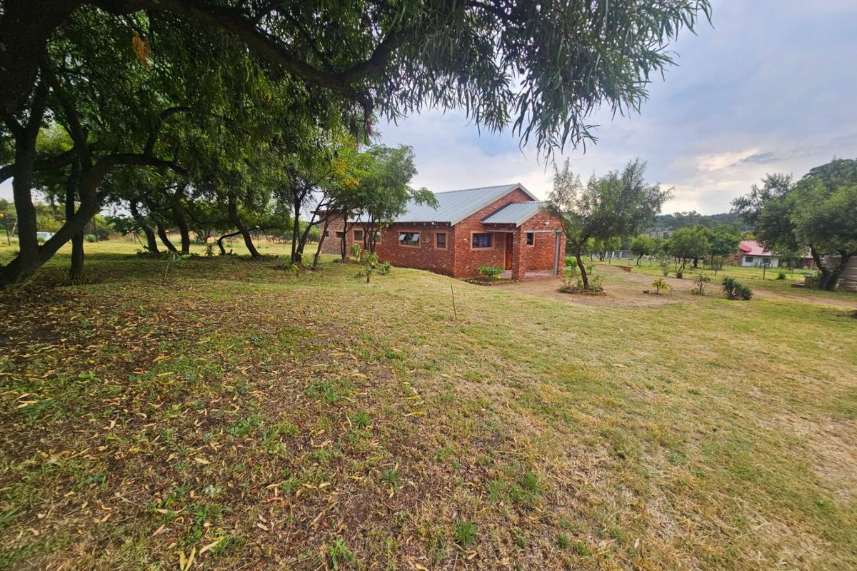 A Lovely 4 bedroom 2.5 bathroom house for rent on a plot in Laezonia  - Photo 3