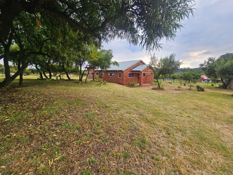 A Lovely 4 bedroom 2.5 bathroom house for rent on a plot in Laezonia  - Photo 3