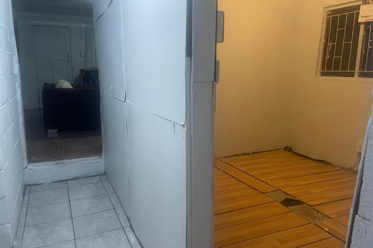 Three Bedroom Family Home For Sale in Lavender Hill - Photo 4