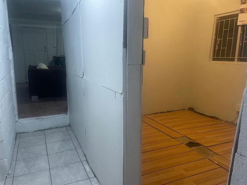 Three Bedroom Family Home For Sale in Lavender Hill - Photo 4