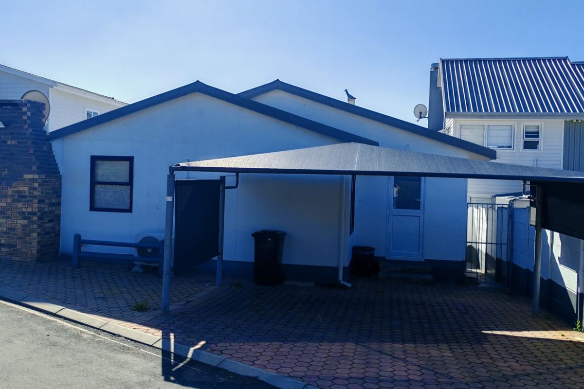 Rare Find: Prime Opportunity in popular Hartenbos Central - Photo 2