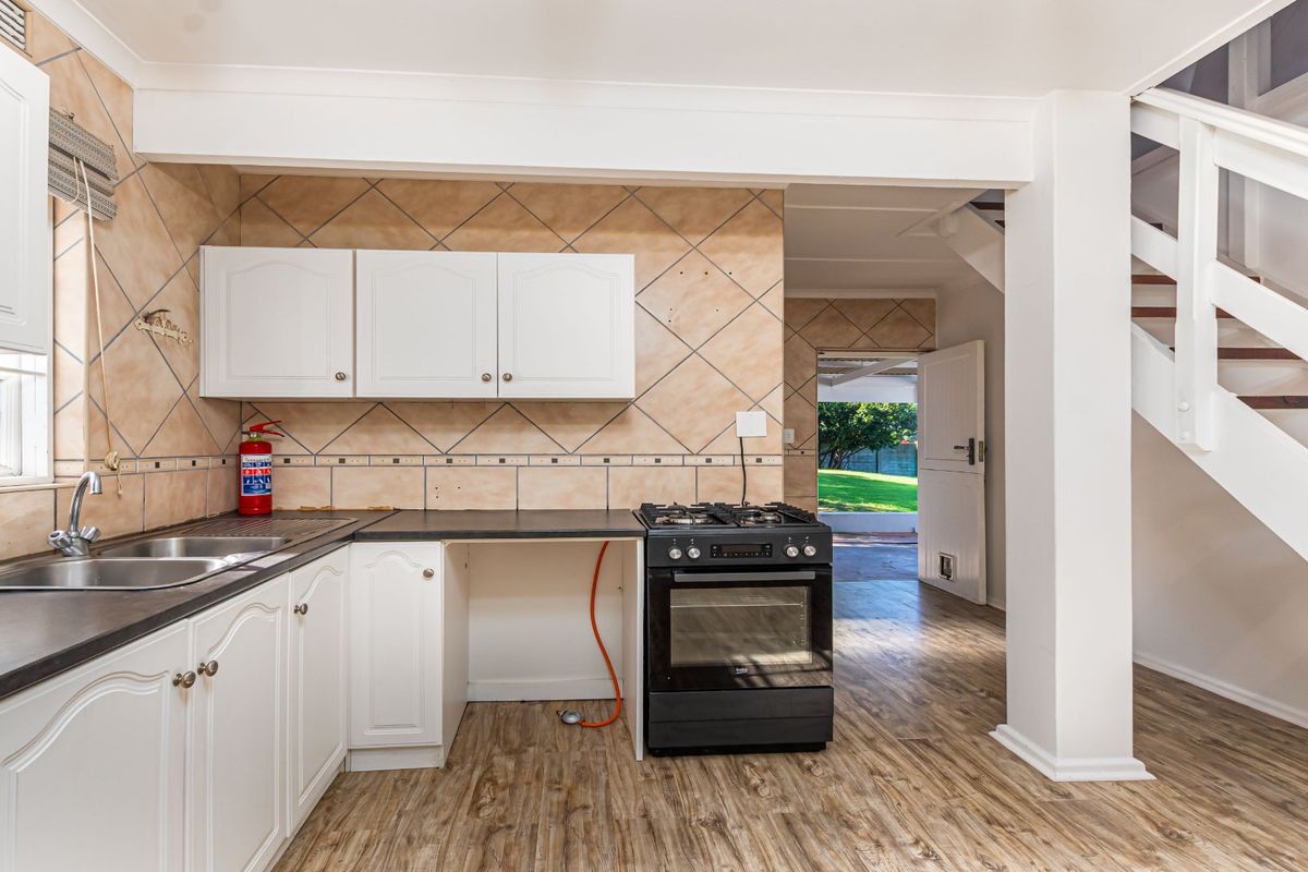 A Sanctuary by the Sea – Timeless Coastal Living in Brenton-on-Sea - Photo 5