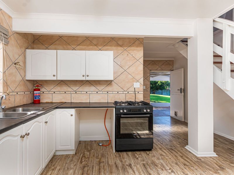 A Sanctuary by the Sea – Timeless Coastal Living in Brenton-on-Sea - Photo 5