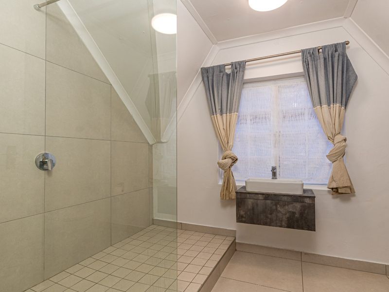 A Sanctuary by the Sea – Timeless Coastal Living in Brenton-on-Sea - Photo 10