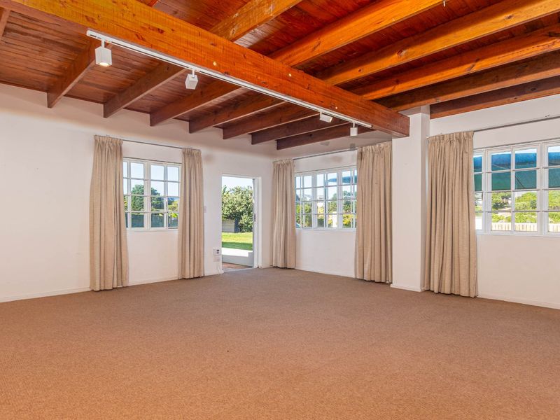 A Sanctuary by the Sea – Timeless Coastal Living in Brenton-on-Sea - Photo 8