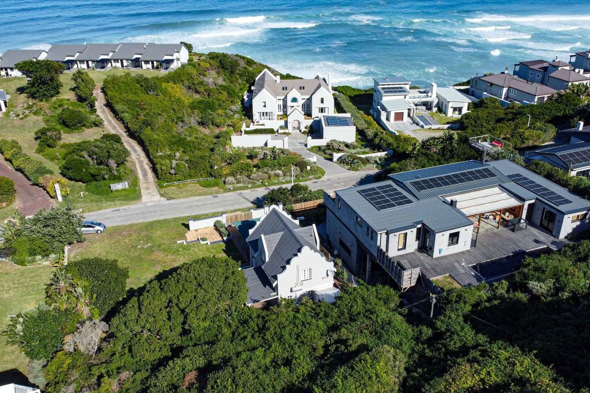 A Sanctuary by the Sea – Timeless Coastal Living in Brenton-on-Sea - Photo 2