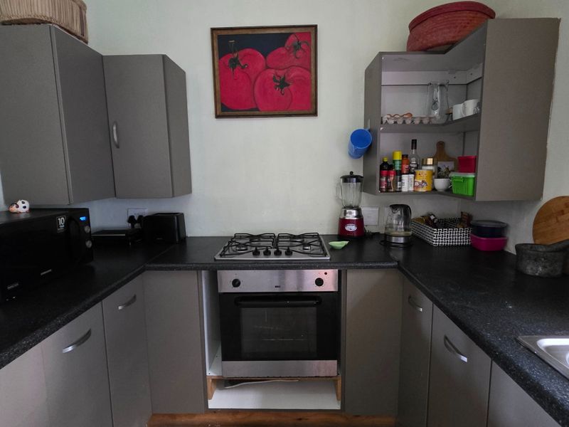 Glorious Old Beauty... Close to All Attractions and Amenities... Mossel Bay Central !!! - Photo 9