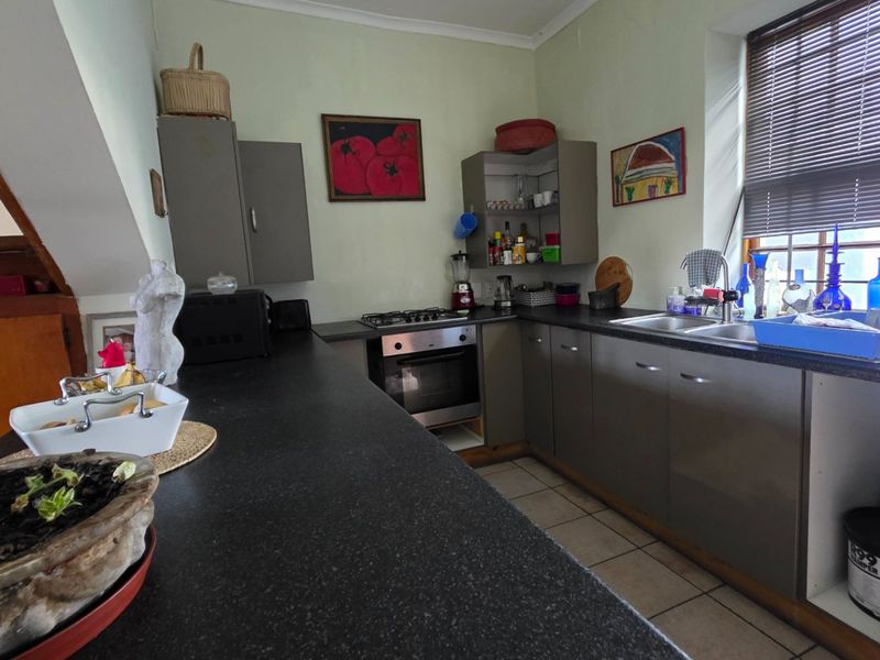 Glorious Old Beauty... Close to All Attractions and Amenities... Mossel Bay Central !!! - Photo 7