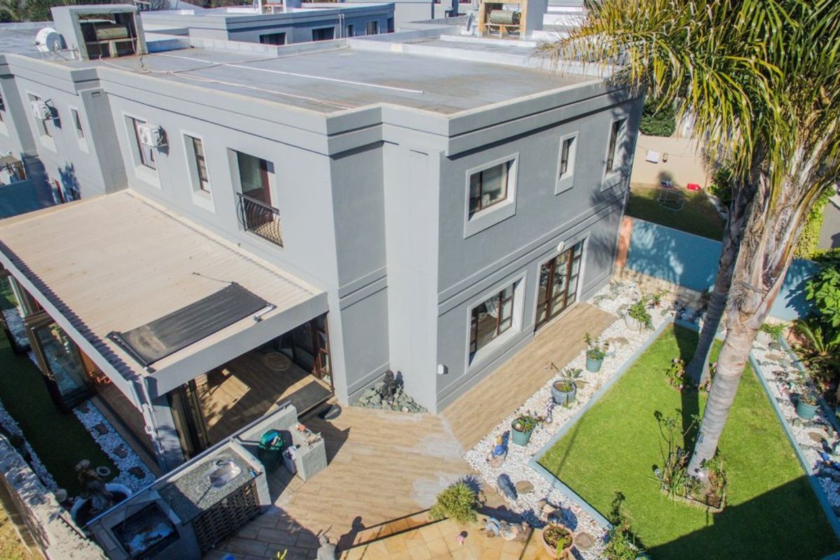 Exquisite 3-Bedroom Cluster Home in Sought-After Bedfordview - Photo 2