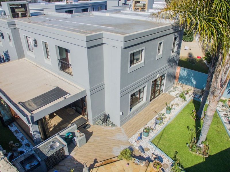 Exquisite 3-Bedroom Cluster Home in Sought-After Bedfordview - Photo 2