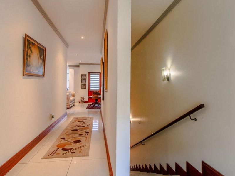 Exquisite 3-Bedroom Cluster Home in Sought-After Bedfordview - Photo 10