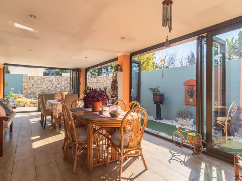 Exquisite 3-Bedroom Cluster Home in Sought-After Bedfordview - Photo 8